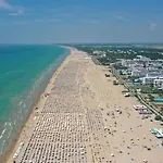 Apartment With Pool Bibione
