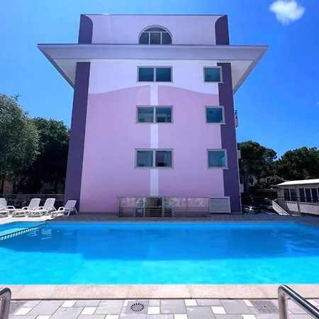 With Pool Apartamento