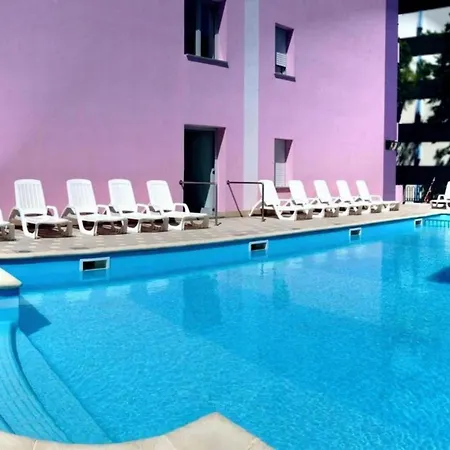 Apartment With Pool *