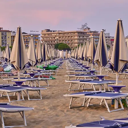 Apartment With Pool Bibione